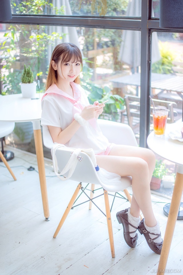 “你们也尽快离折翼天使资源社区，莫要让人生疑，待会儿我送二位出府，另外，告诉孝直一声，在刘璝离开成都之前，将他妻子扣住，免得刘璝一怒之下杀人，让这份仇怨弄大，也可以作为后手。”孟达看了两人一眼，真不知道法正从哪里招来这种奇人异事的。